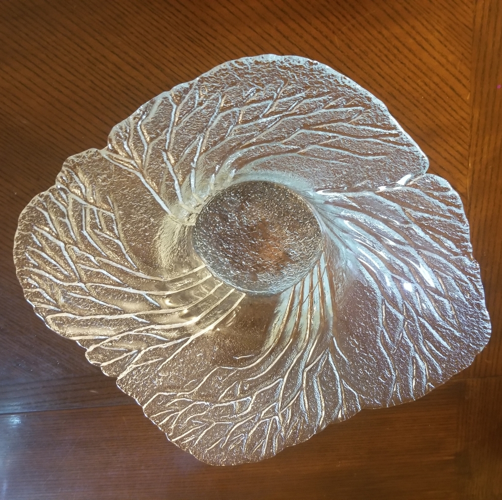 Glass decorative bowl